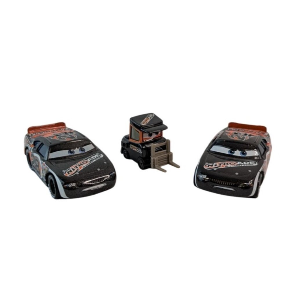 Disney Pixar Cars Nitroade #28 Aiken Axler Race Cars w/Pit Crew‎ Pitty